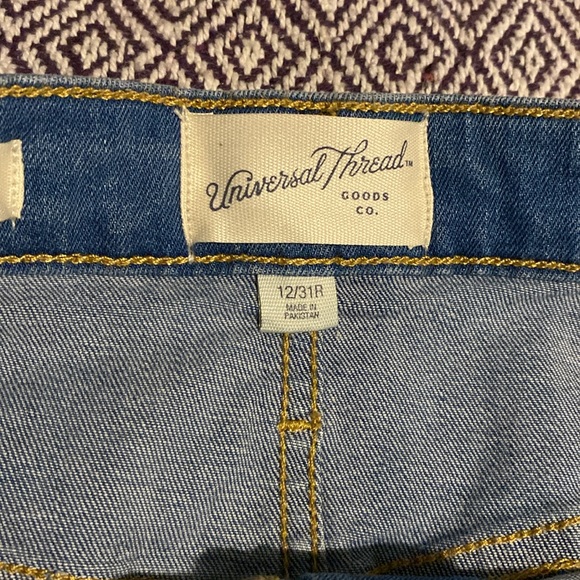 NWT Women's High-Rise Midi Jean Shorts Universal Thread™ Raw Hem Festival SZ 12 - Picture 4 of 8